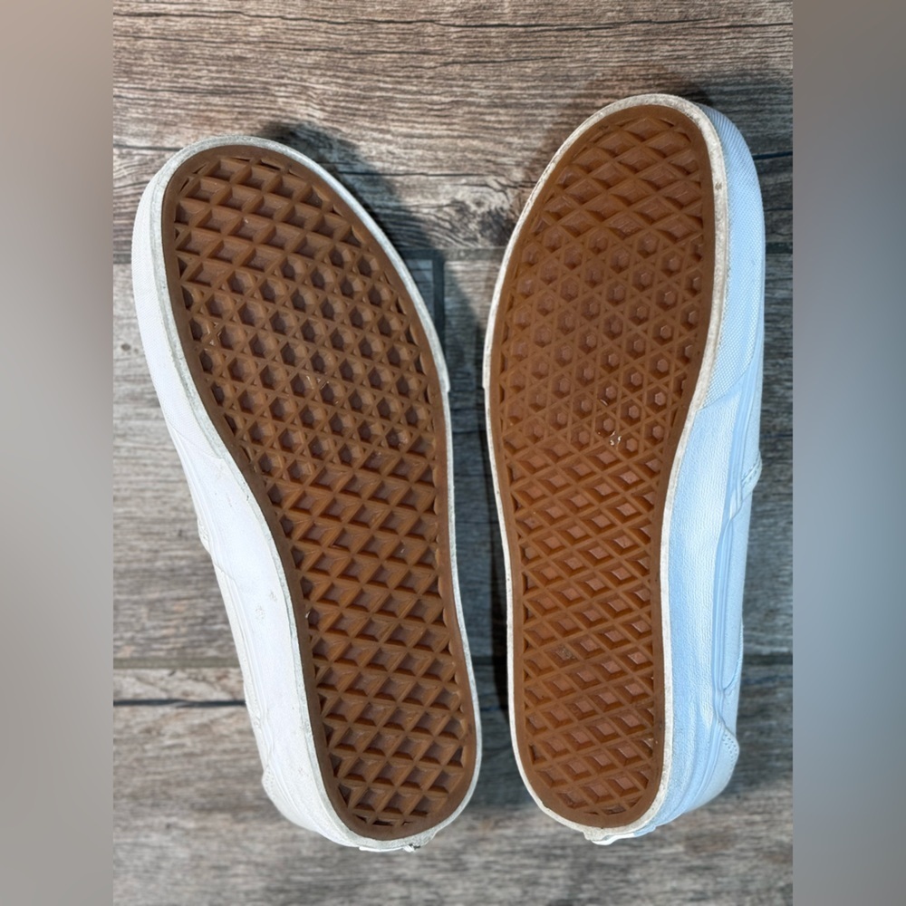 Vans - Picture 2 of 4